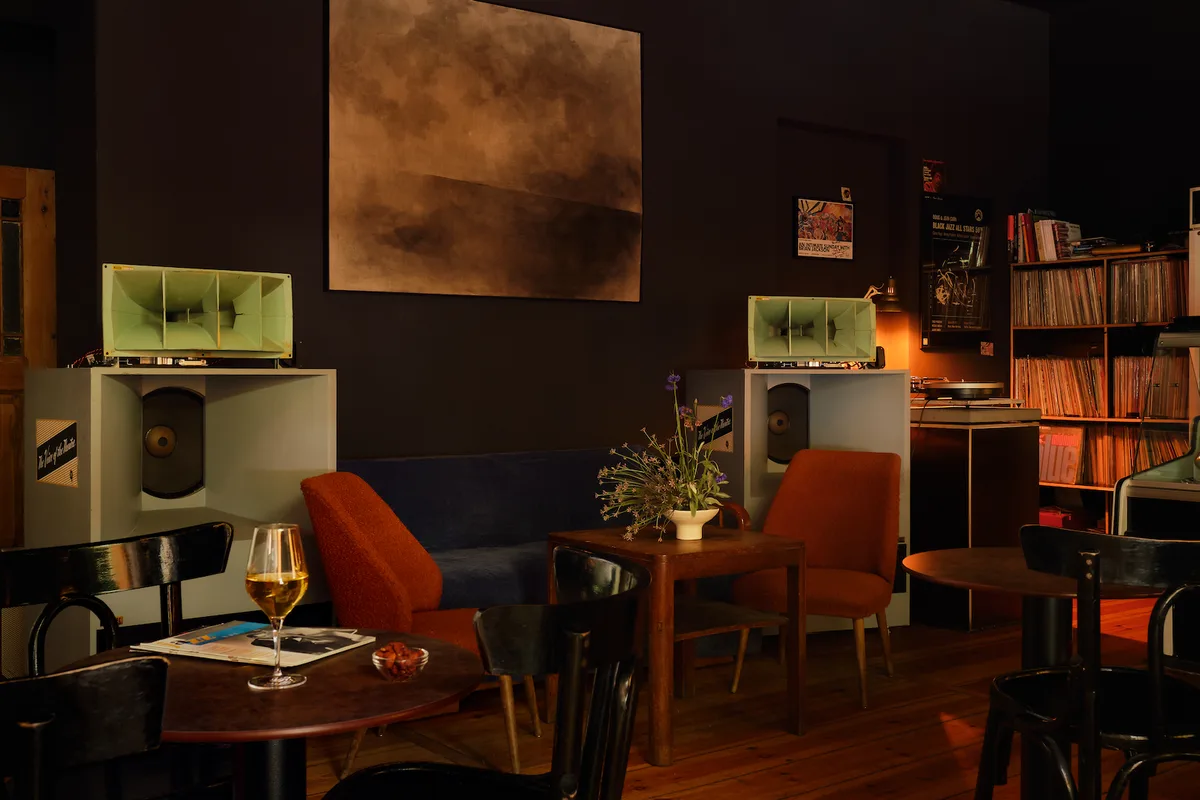 Rhinoceros listening bar